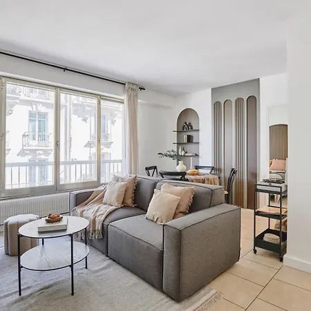 Sahil - 2 A Trocadero Apartment